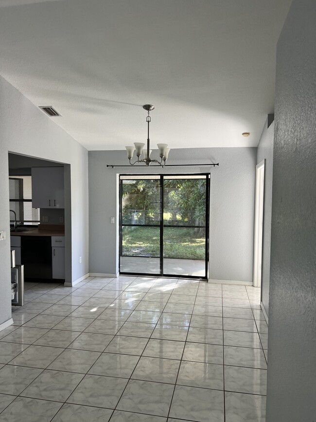 Photo - 1474 Dewitt St