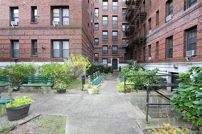Building Photo - 115-25 Metropolitan Ave Unit 233