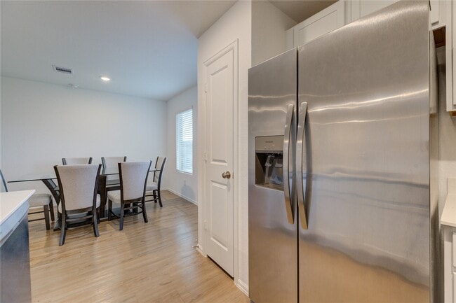 Photo - 3110 Spanish Oak Ln