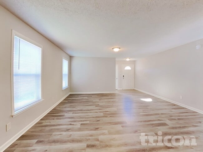 Photo - 940 Ravine Dr