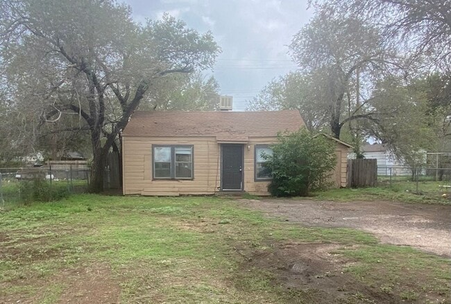 Building Photo - Cozy 2 Bed 1 Bath near Texas Tech Campus