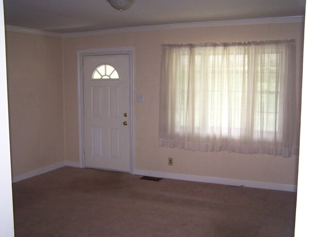 Photo - 3BR/1BA Home on New Walkertown Rd Move in Special- 1/2 off the first months rent!!