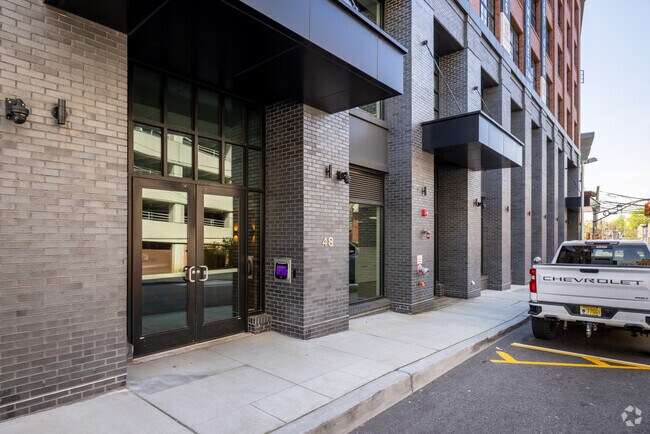 Entrance - 48 Bank St