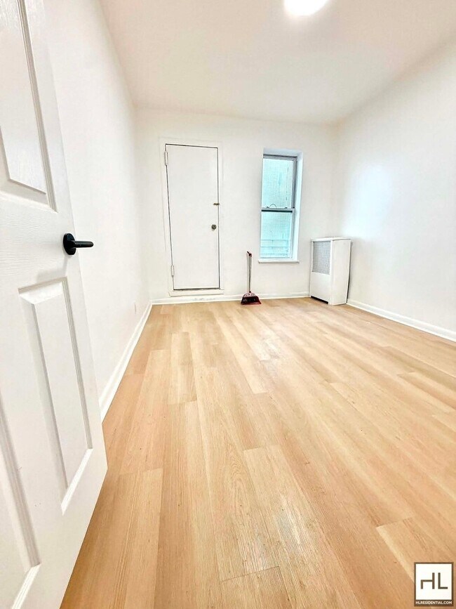 Photo - JAMAICA AVENUE Unit 1