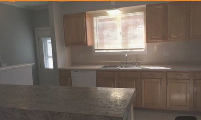 Photo - 7425 Lake St