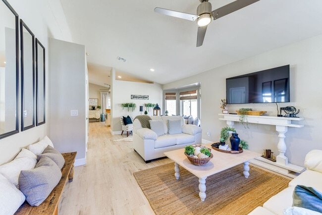 Photo - 1120 N Val Vista Dr Unit SI FL1-ID1546307P