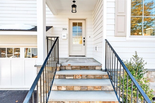 Photo - 306 Hunter St