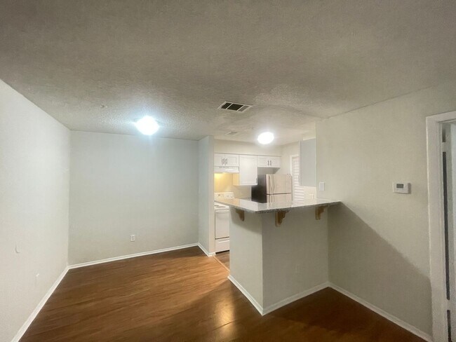 Photo - 1 Bed / 1 Bath Condo in Gated Comm. In Alt... Unidad 106