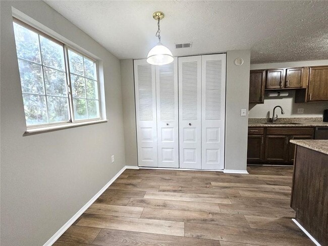 Photo - 400 Sheringham Ct