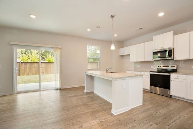 Photo - Minutes to Downtown Dawsonville, Rock Creek Park & More—Welcome Home