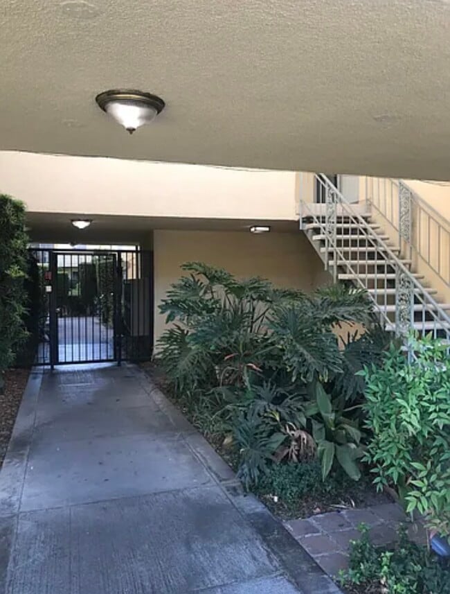Photo - 1148 W Huntington Dr Unit Apt #12