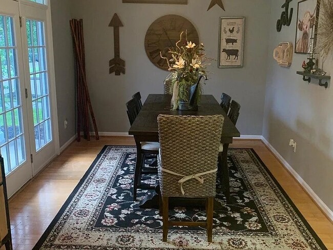 Photo - 201 Hyacinth St