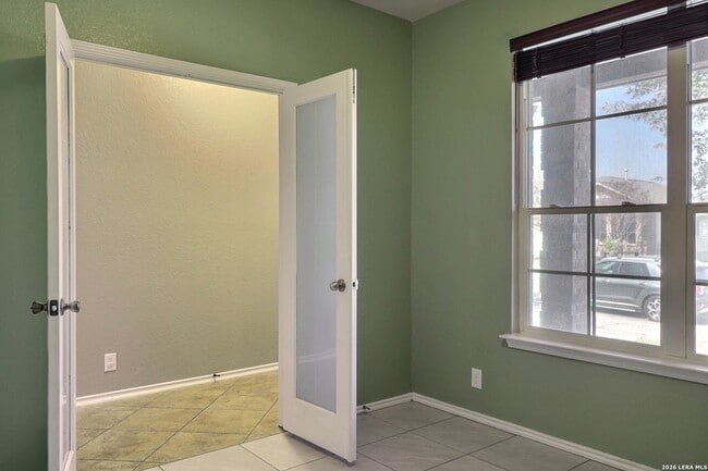 Photo - 211 Finch Knoll