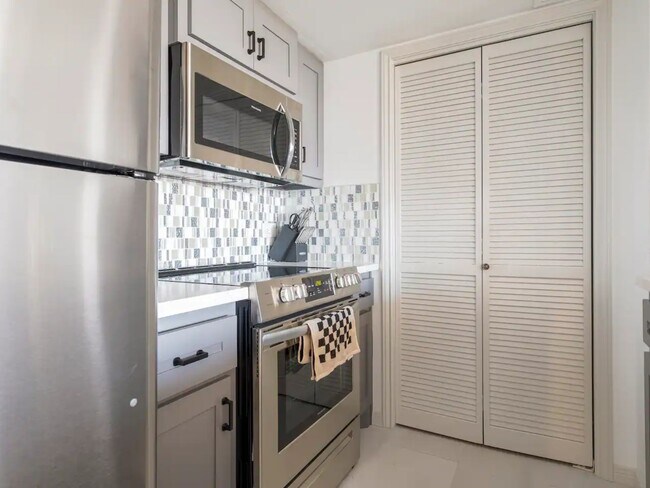 Photo - 3525 Sage Rd Unit 1105