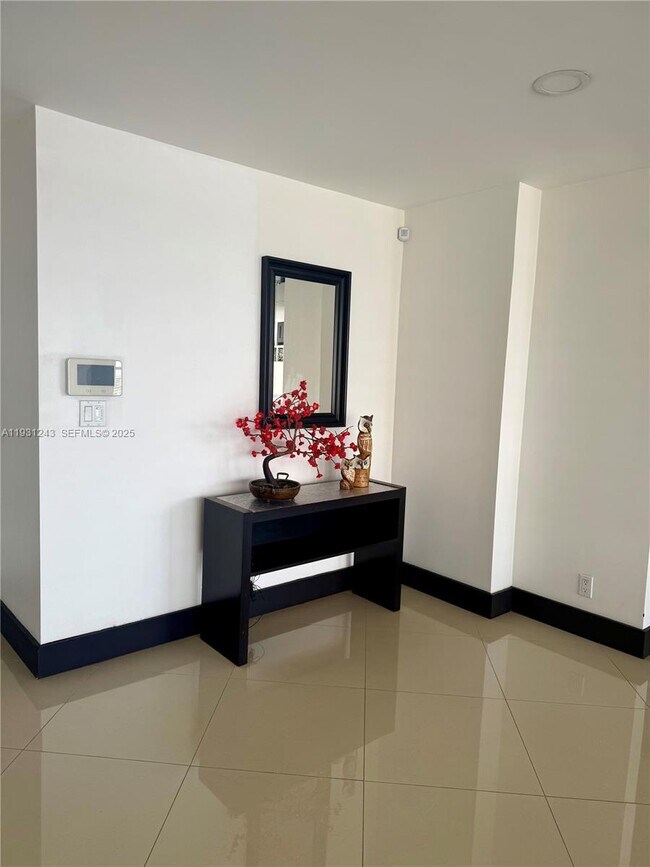 Photo - 2017 S Ocean Dr Unidad 807