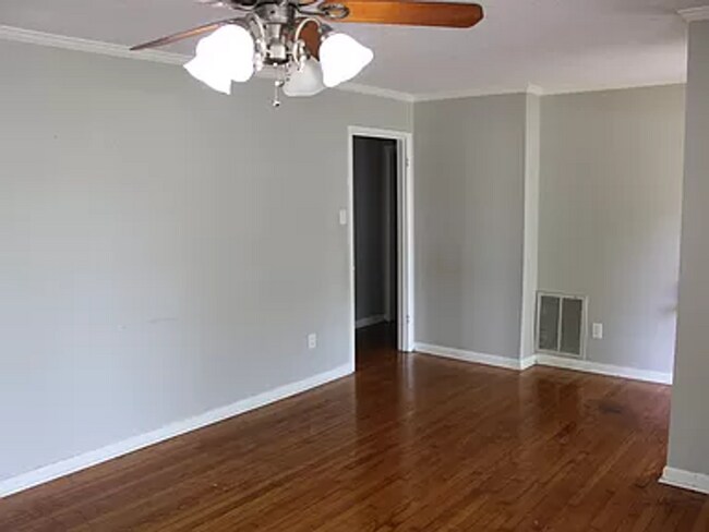 Photo - Welcome Home - 3 Bedroom 1.5 Bathroom Fami...