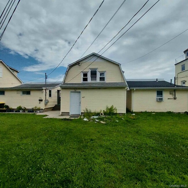 Building Photo - 429 Guy Lombardo Ave Unit B