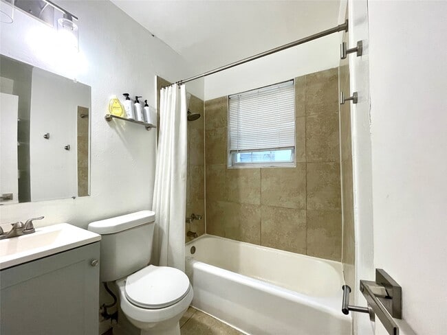 Photo - 2411 Bastrop St Unit 1