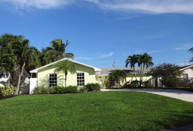 Building Photo - 13868 Cocoanut Ave