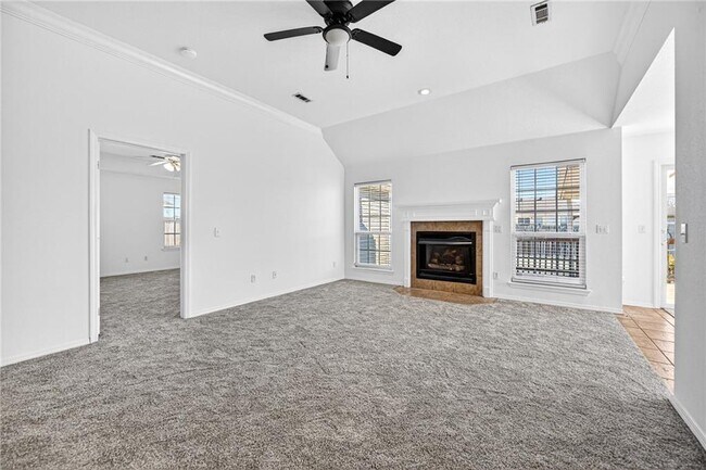 Photo - 1562 Hutchinson St