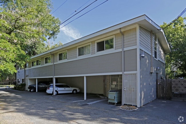 Photo - Midtown Manor Rooming House