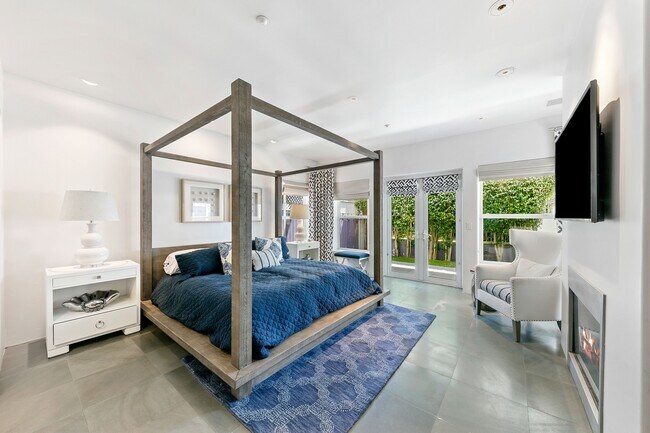 Photo - 1341 Palisades Beach Rd