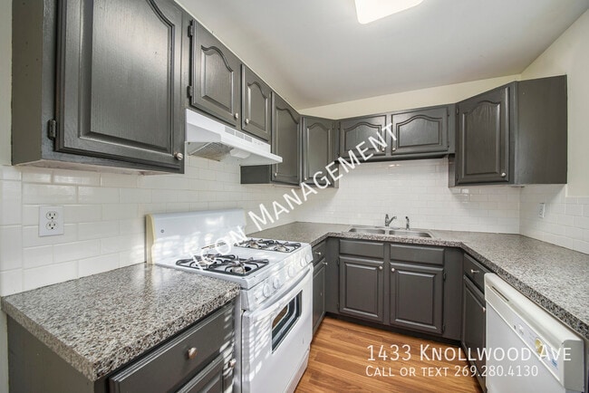 Photo - 1433 Knollwood Ave