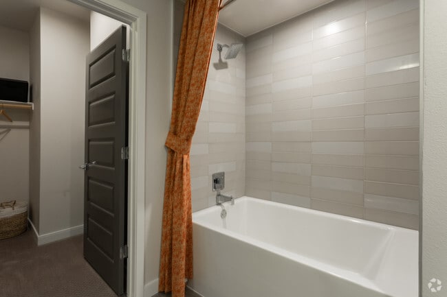 1BR, 1BA - 724 SF