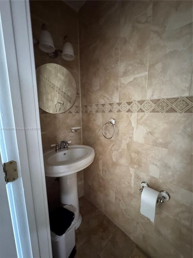 Photo - 2740 W 76th St Unit 202