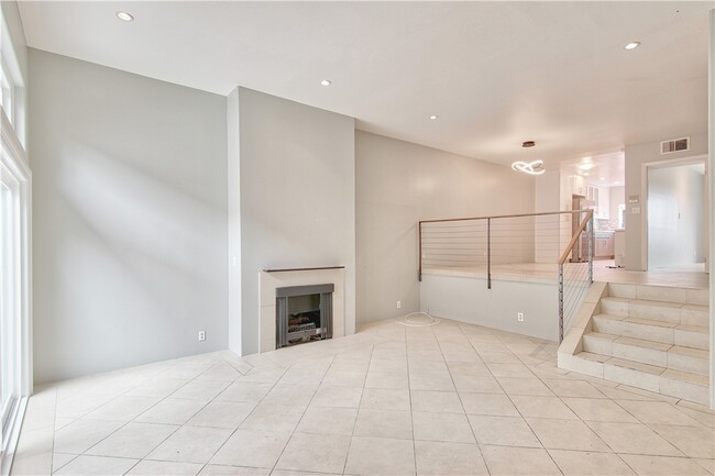 Photo - 5824 Canterbury Dr Townhome