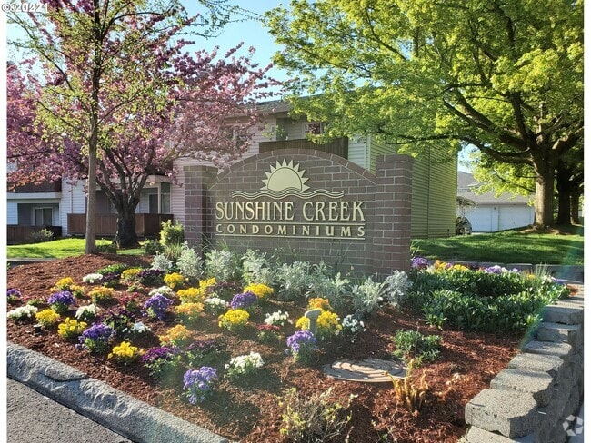 Building Photo - 10620 SW Davies Rd Rental