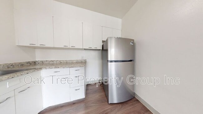 Oak Grove - 444 28th St.