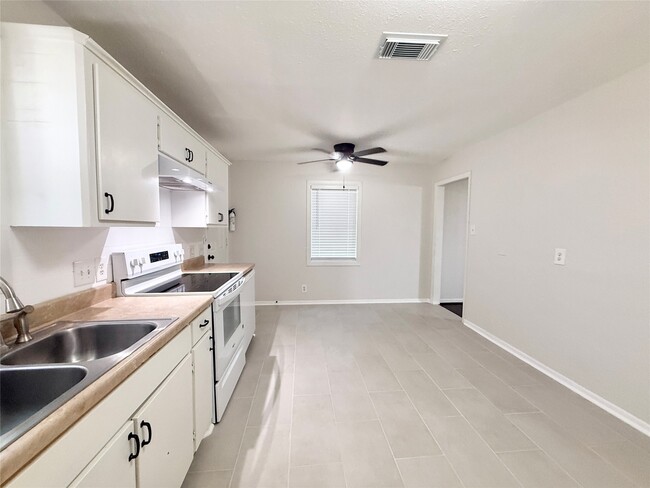 Photo - 1511 Avenue E