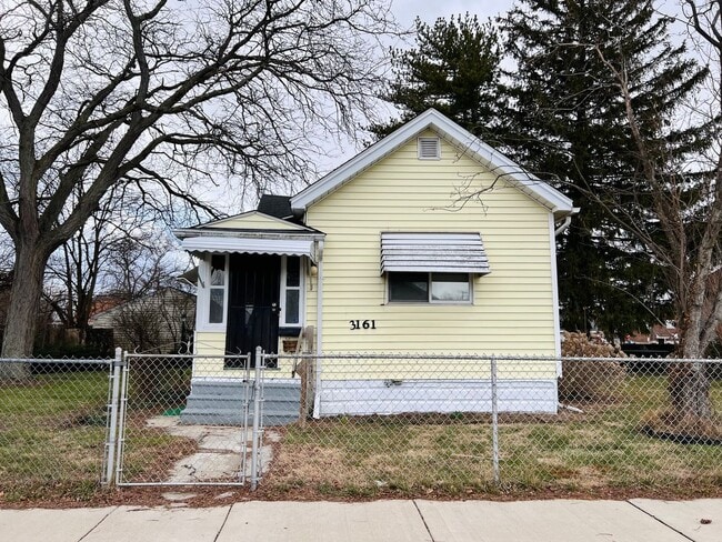 Building Photo - 3 Bedroom House