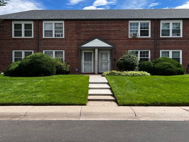 Building Photo - 2808 Jasmine St Unit Park Hill Condo 2b 1ba $1,950