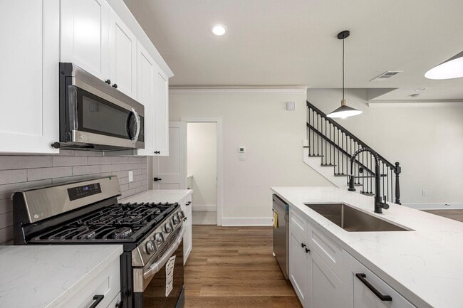 Photo - 911 Panama St