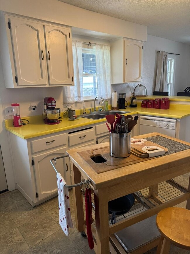 Photo - 406 Newtown St