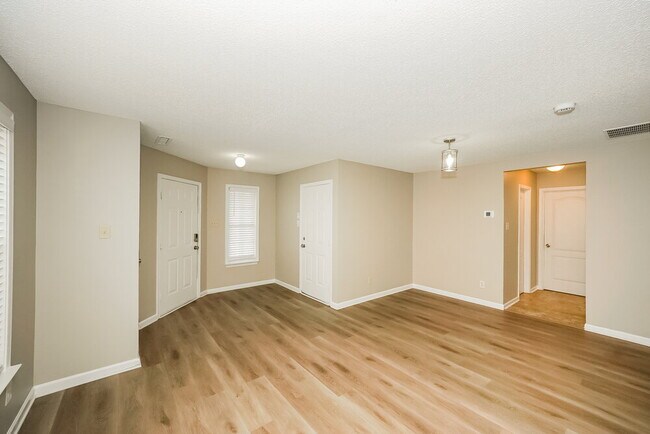 830 Littleton Dr