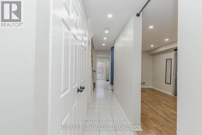 Photo - 3141 Turbine Crescent