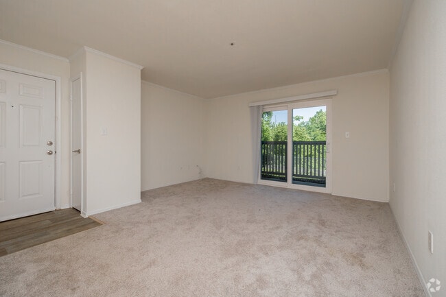 1BR, 1BA - 675SF - Living Room