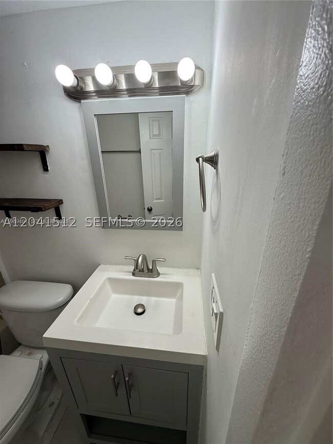 5199 NW 7th St Unit 111