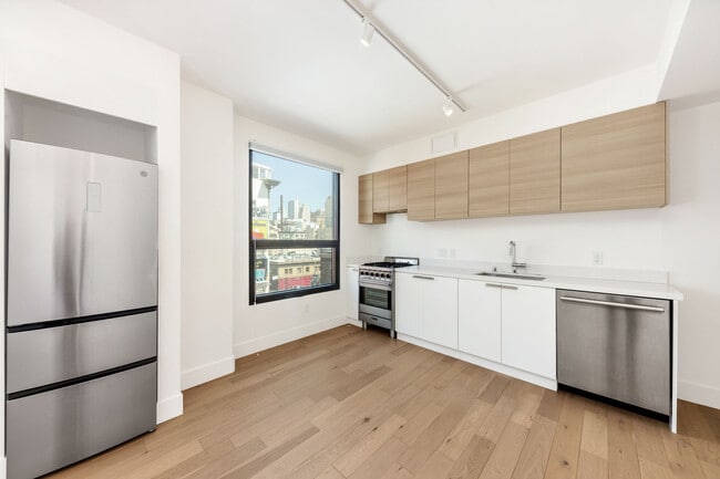 Photo - 719 Larkin St