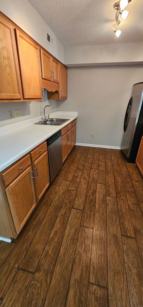 Photo - Stop Looking, Start Living!! Apply today