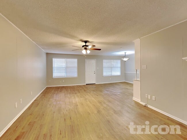 Photo - 2710 Jewell Dr