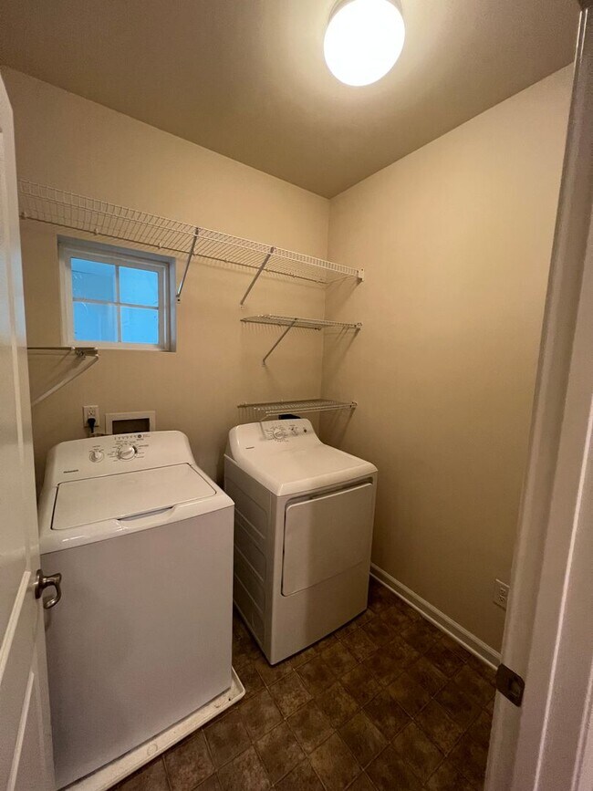 Photo - 965 Eagle Pl