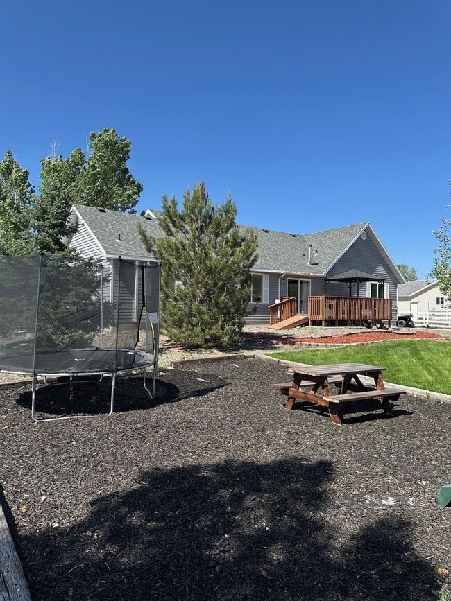 Building Photo - 3 bedroom home off of the Spring Creek Gol...