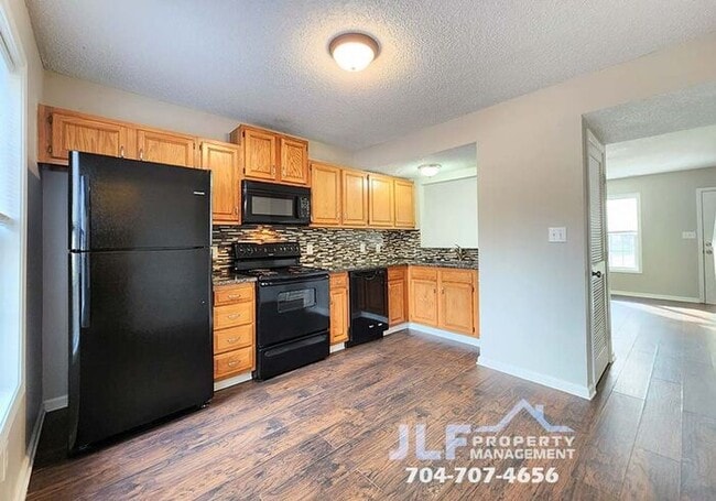 Full Brick Townhouse in Highly Desirable C... - Full Brick Townhouse in Highly Desirable C...