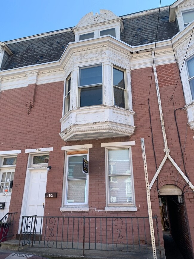 Photo - Spacious 4 Bedroom 1.5 Bath, 2 Car Garage-...