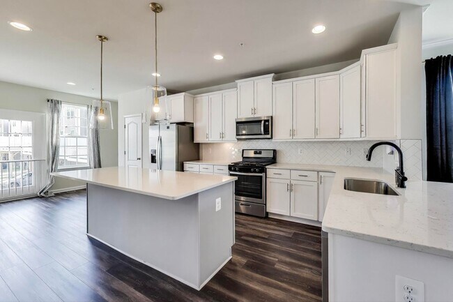 Photo - Luxurious on Lanham Hill - 3 + 3.5 Near Ne...