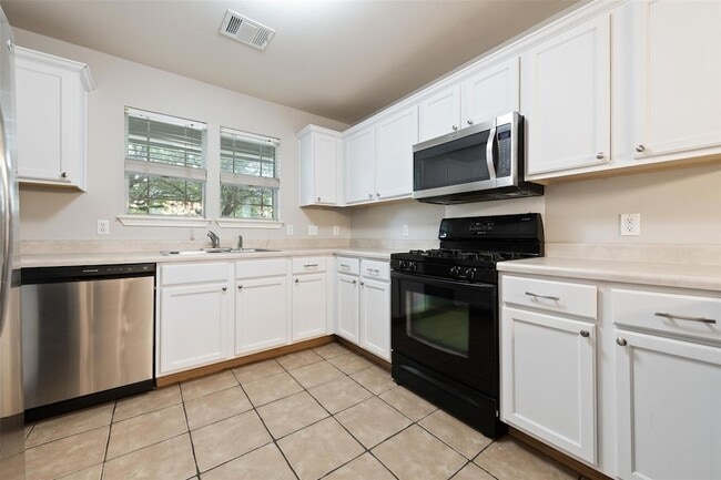 Photo - 2224 Bluffstone Dr